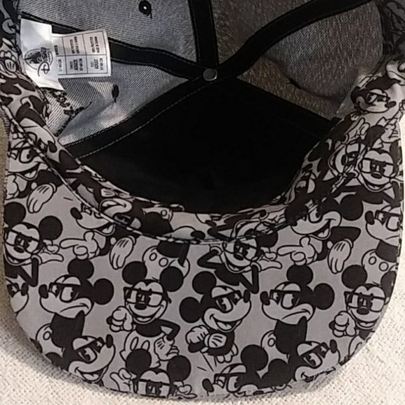 Disney Mickey Mouse Hat - Picture 5 of 5
